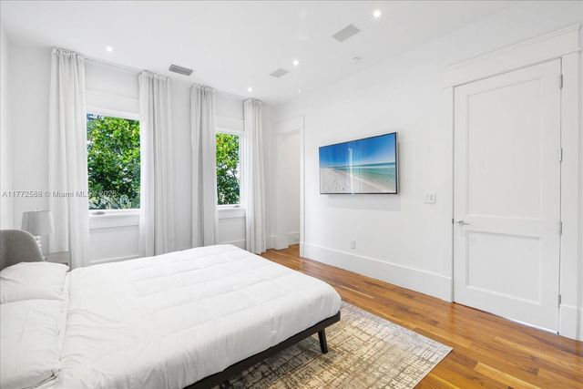 4340 N Bay Rd, Miami Beach, FL 33140