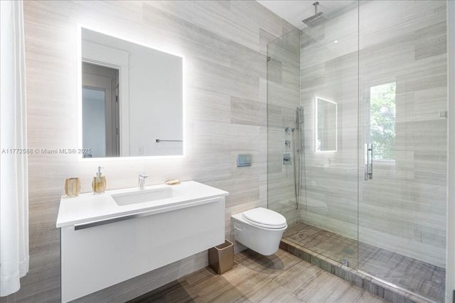 4340 N Bay Rd, Miami Beach, FL 33140