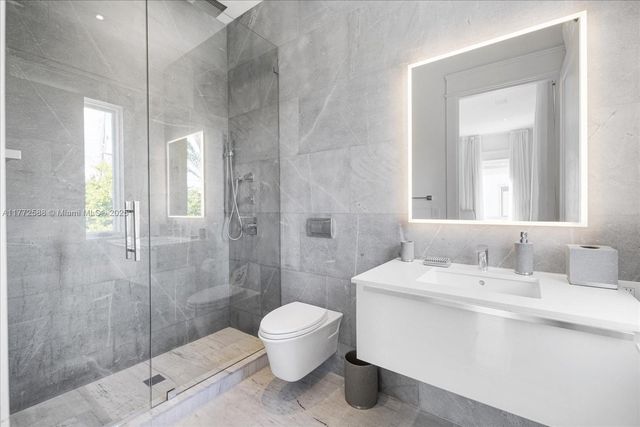 4340 N Bay Rd, Miami Beach, FL 33140