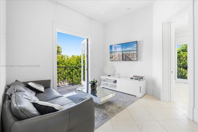 4340 N Bay Rd, Miami Beach, FL 33140