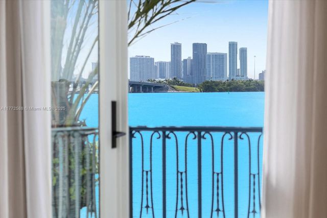 4340 N Bay Rd, Miami Beach, FL 33140