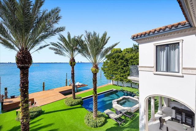 4340 N Bay Rd, Miami Beach, FL 33140