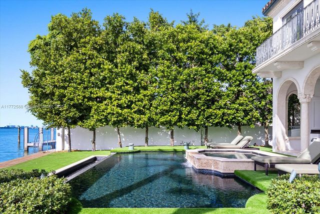 4340 N Bay Rd, Miami Beach, FL 33140