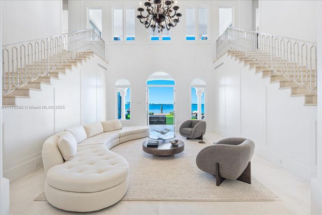 4340 N Bay Rd, Miami Beach, FL 33140