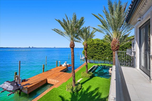 4340 N Bay Rd, Miami Beach, FL 33140