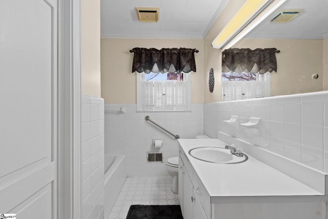 1026 Sunset Boulevard, Clinton, SC 29325