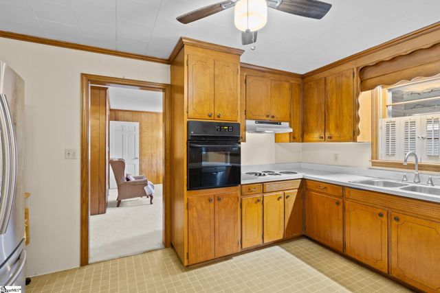 1026 Sunset Boulevard, Clinton, SC 29325