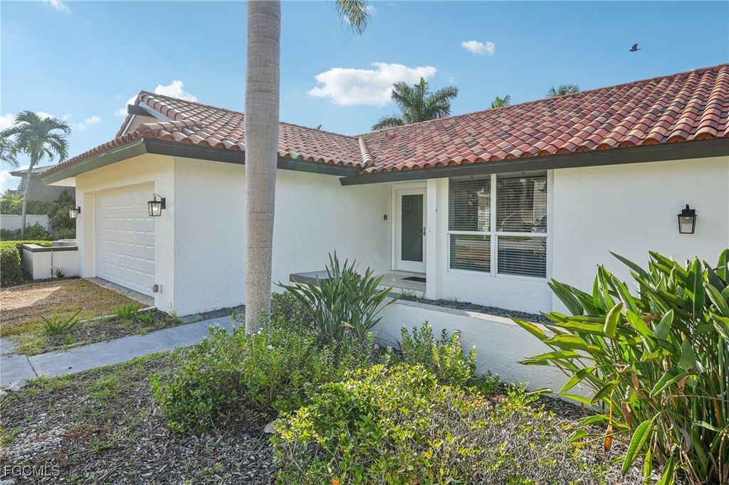 1284 Par View DR, Sanibel, FL 33957