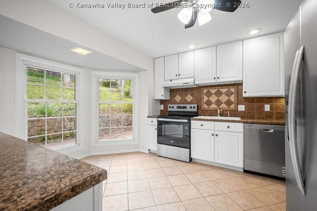 1384 Nottingham Road, Charleston, WV 25314