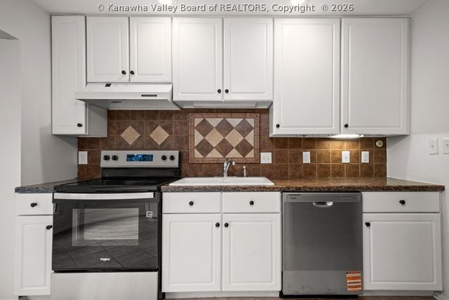 1384 Nottingham Road, Charleston, WV 25314