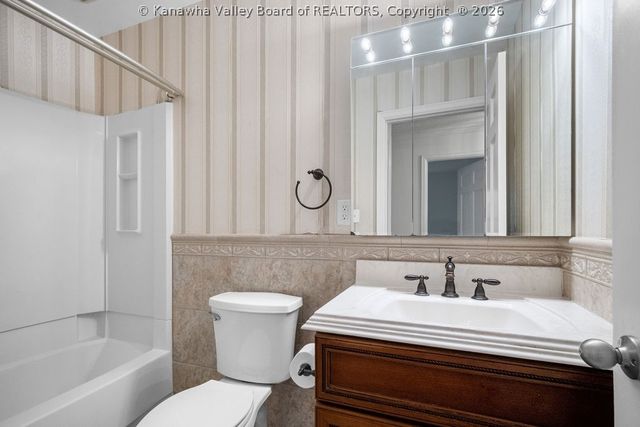 1384 Nottingham Road, Charleston, WV 25314
