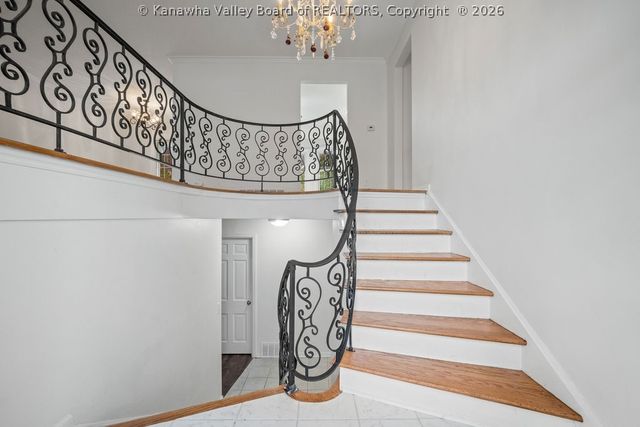 1384 Nottingham Road, Charleston, WV 25314