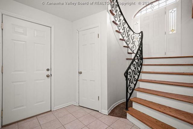 1384 Nottingham Road, Charleston, WV 25314