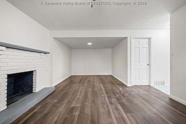 1384 Nottingham Road, Charleston, WV 25314
