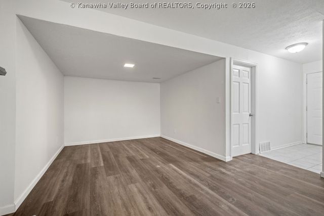 1384 Nottingham Road, Charleston, WV 25314
