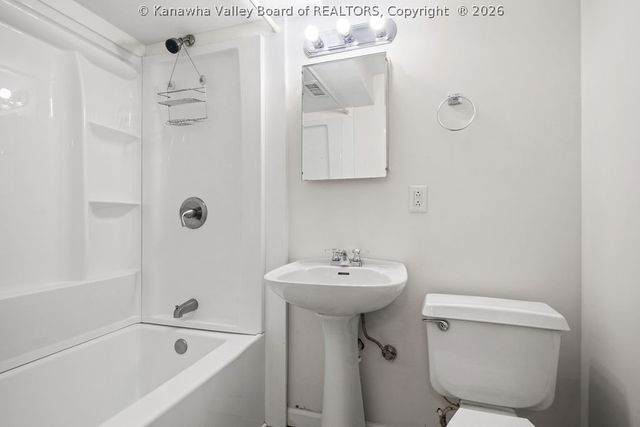 1384 Nottingham Road, Charleston, WV 25314