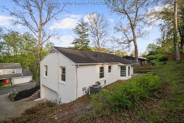 1384 Nottingham Road, Charleston, WV 25314