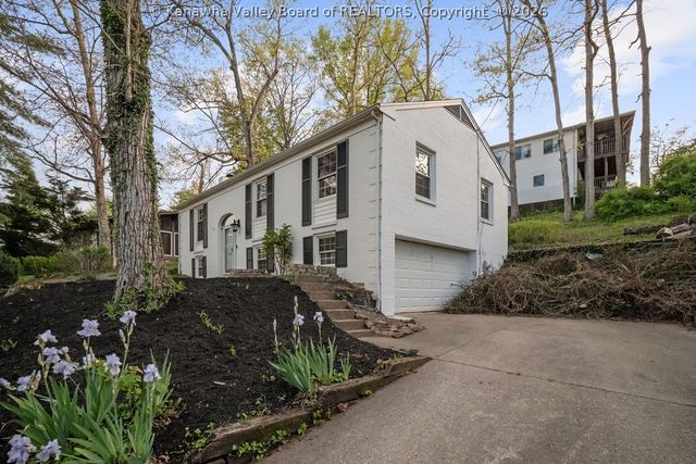 1384 Nottingham Road, Charleston, WV 25314