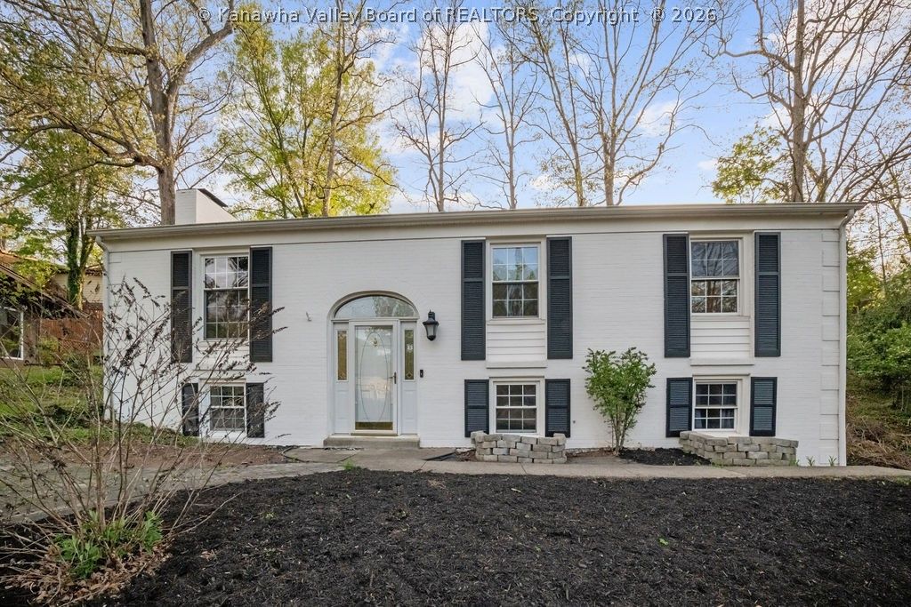 1384 Nottingham Road, Charleston, WV 25314