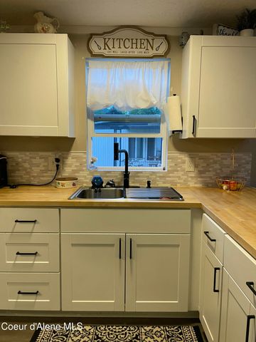 8582 W Park LOOP, Rathdrum, ID 83858