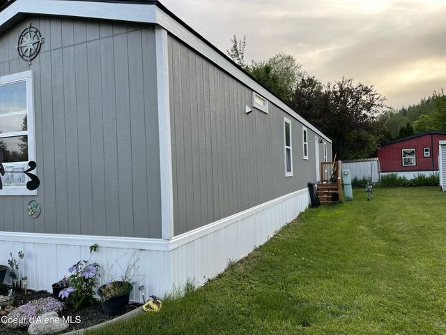8582 W Park LOOP, Rathdrum, ID 83858
