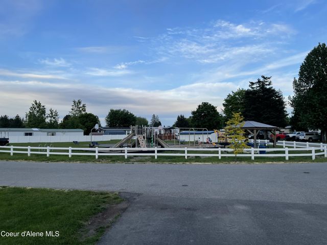 8582 W Park LOOP, Rathdrum, ID 83858