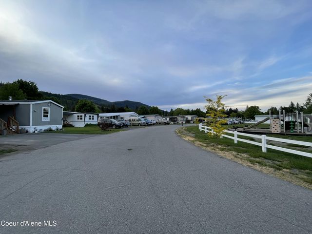 8582 W Park LOOP, Rathdrum, ID 83858