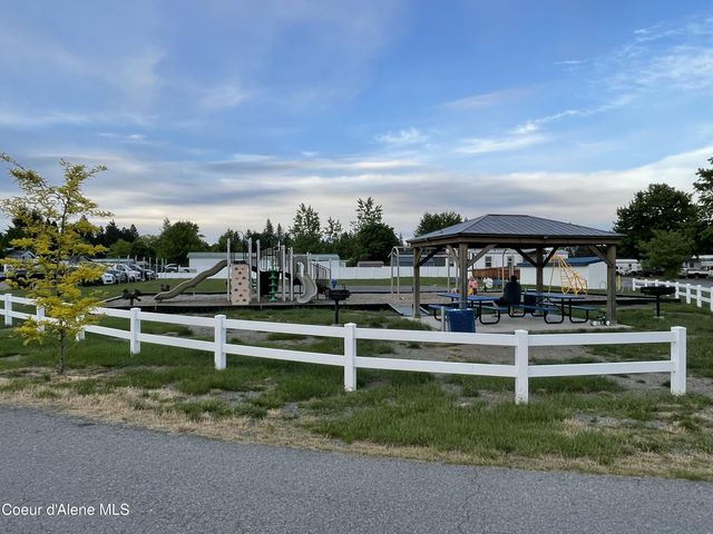 8582 W Park LOOP, Rathdrum, ID 83858