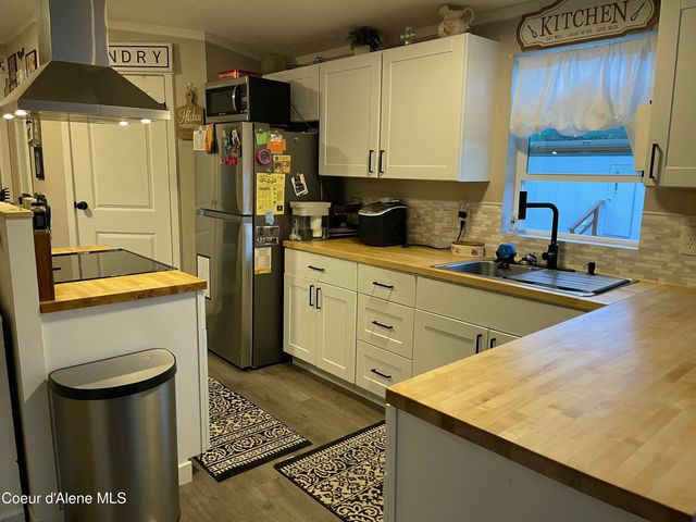 8582 W Park LOOP, Rathdrum, ID 83858