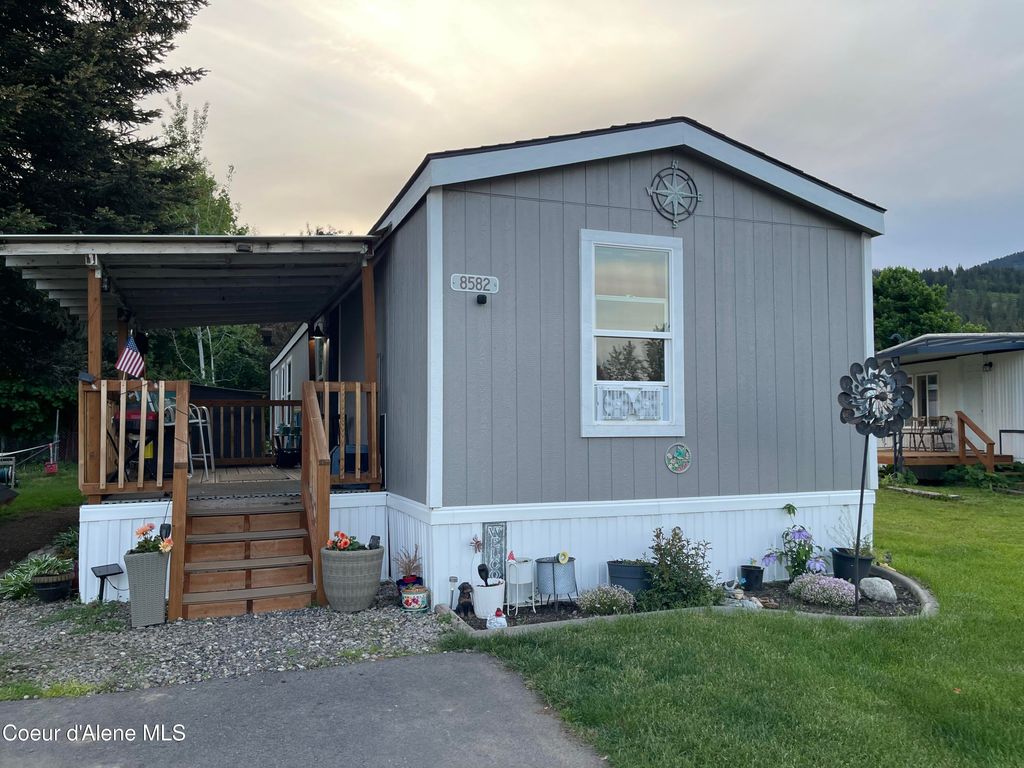 8582 W Park LOOP, Rathdrum, ID 83858