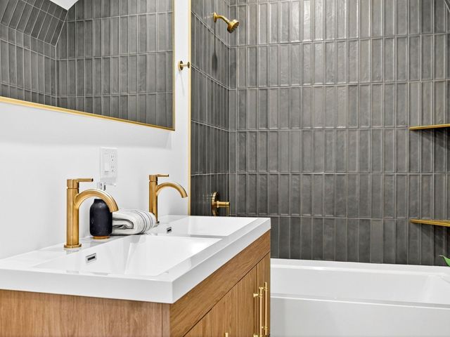 202 Powder House Blvd 2, Somerville, MA 02144