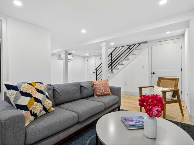202 Powder House Blvd 2, Somerville, MA 02144
