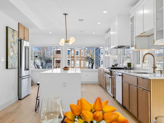202 Powder House Blvd 2, Somerville, MA 02144