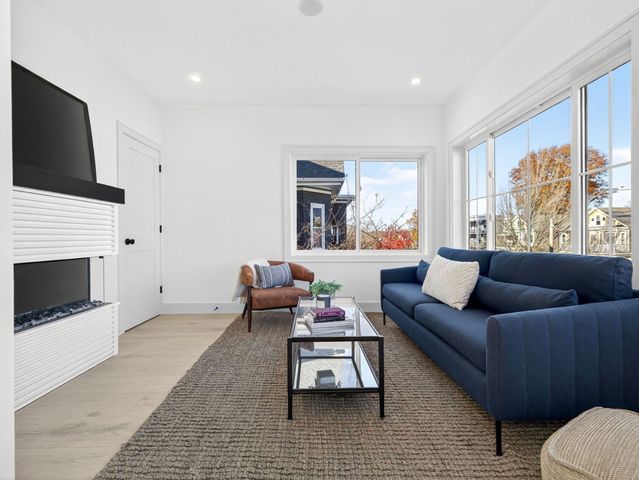 202 Powder House Blvd 2, Somerville, MA 02144