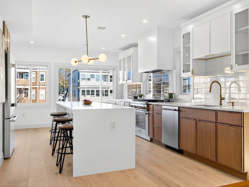 202 Powder House Blvd 2, Somerville, MA 02144