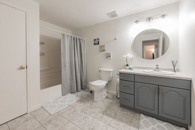 144 Thissell Ave 11, Dracut, MA 01826