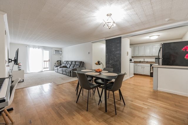 144 Thissell Ave 11, Dracut, MA 01826