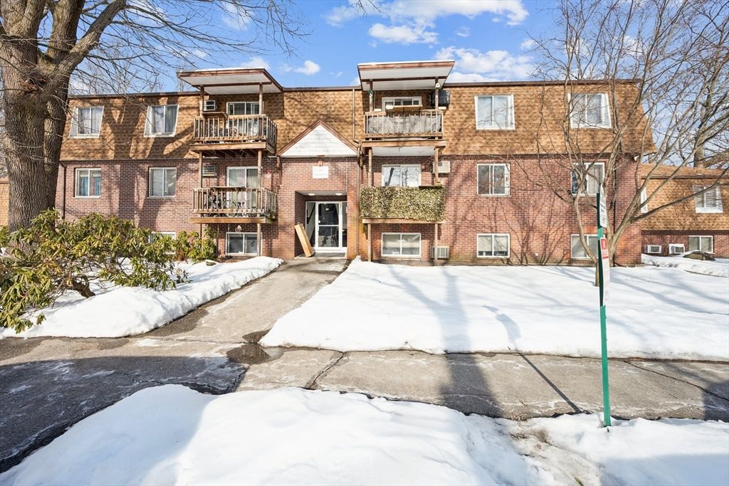 144 Thissell Ave 11, Dracut, MA 01826