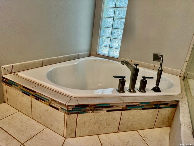 437 Sagecrest, San Antonio, TX 78232