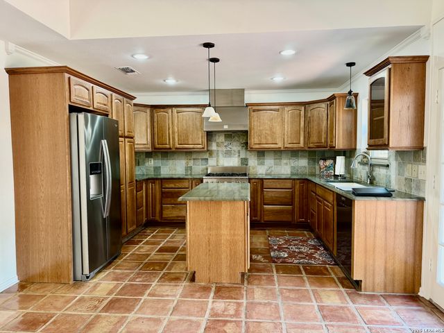 437 Sagecrest, San Antonio, TX 78232