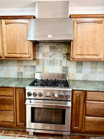 437 Sagecrest, San Antonio, TX 78232