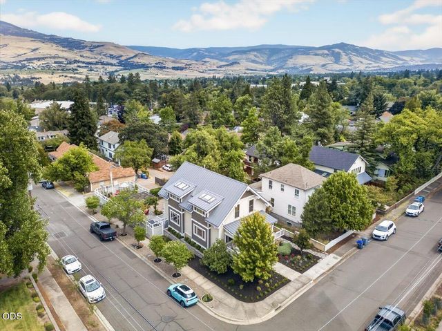 533 Fairview Street, Ashland, OR 97520