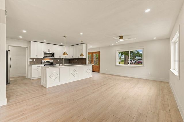 3946 HELENA STREET NE, St Petersburg, FL 33703