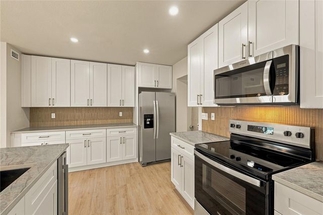 3946 HELENA STREET NE, St Petersburg, FL 33703