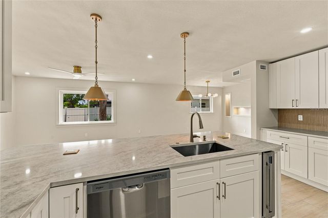3946 HELENA STREET NE, St Petersburg, FL 33703