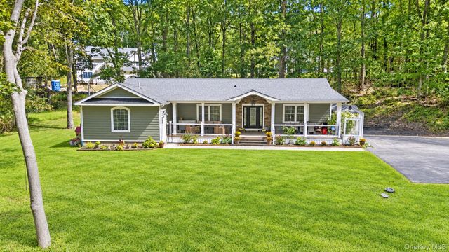 5 Cricket Hollow Road, Setauket, NY 11733
