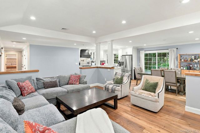 5 Cricket Hollow Road, Setauket, NY 11733