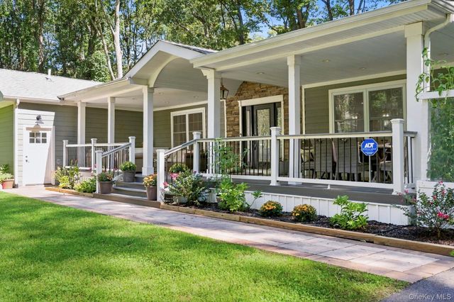 5 Cricket Hollow Road, Setauket, NY 11733