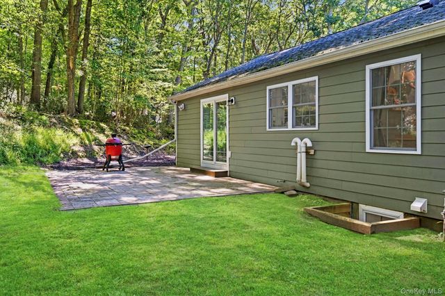 5 Cricket Hollow Road, Setauket, NY 11733