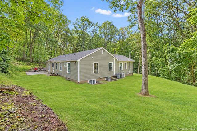 5 Cricket Hollow Road, Setauket, NY 11733